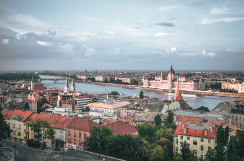 Węgry na weekend – podróż samochodem bez zmartwień z e-winietą!